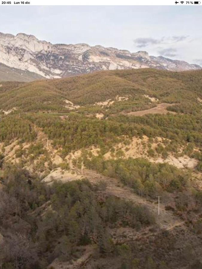 Vistas A La Montana En Un Pueblo Con Encanto. El Pueyo de Araguas Bagian luar foto