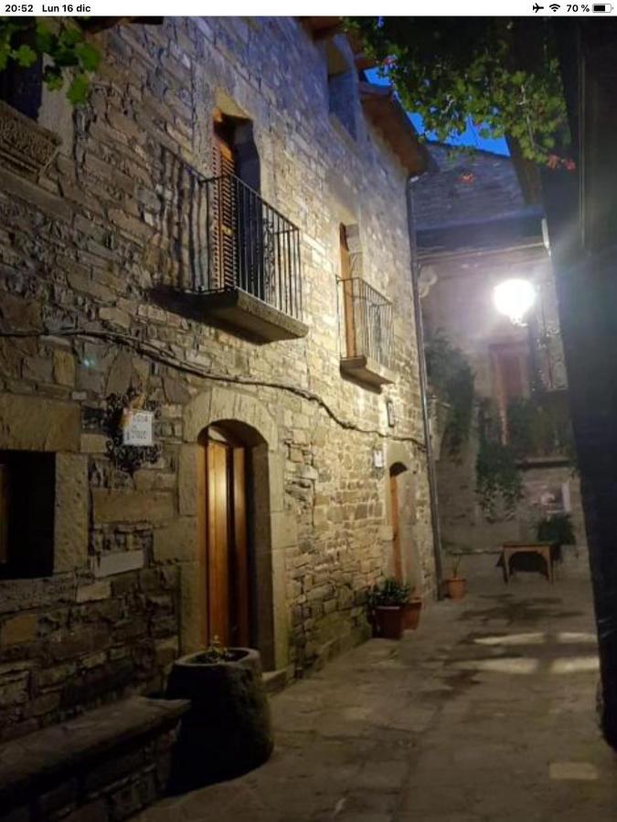 Vistas A La Montana En Un Pueblo Con Encanto. El Pueyo de Araguas Bagian luar foto
