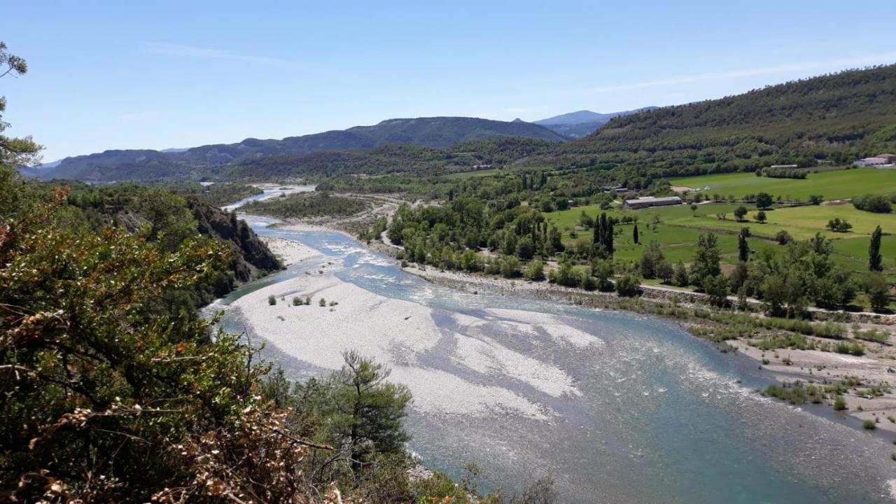 Vistas A La Montana En Un Pueblo Con Encanto. El Pueyo de Araguas Bagian luar foto